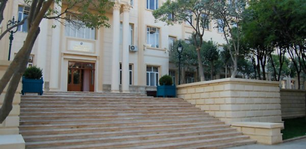 Bakı kollecində tələbə qızın başına gələnlər