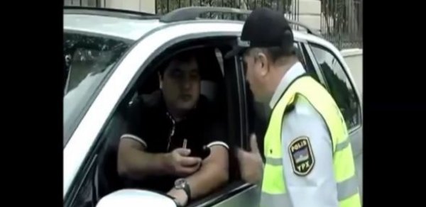 Polis görüb “dosta zəng” edənlər – VİDEO