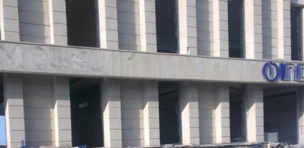 Deputata məxsus bina sökülür -  FOTO