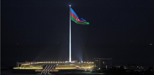 Azərbaycan Dövlət Bayrağı gününü qeyd edir