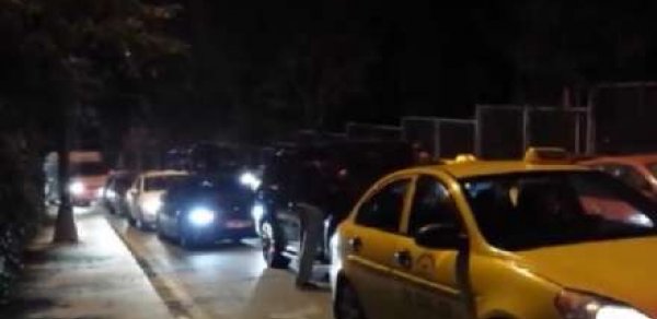 Tıxacda qalan sürücülər şok anlar yaşadı -  VİDEO 