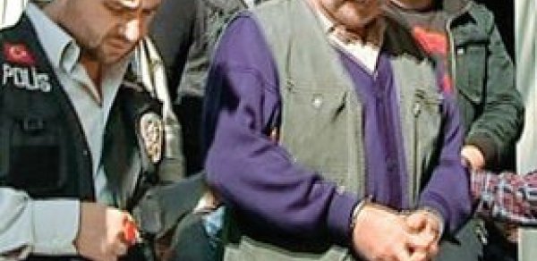Qızlar ehtiyatlı olun! Facebook-da manyak var - FOTO