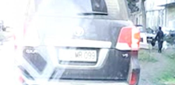 Bakıda sürücü başqasının avtomobilini əzdi və heç nə olmamış kimi çıxıb getdi –  VİDEOLAR 