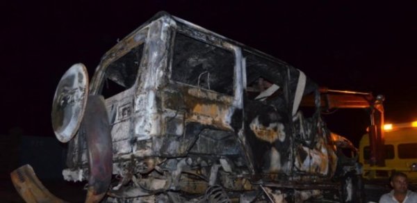 Bakıda ‘Prado’ yolun ortasında alışıb yandı –  VİDEO 