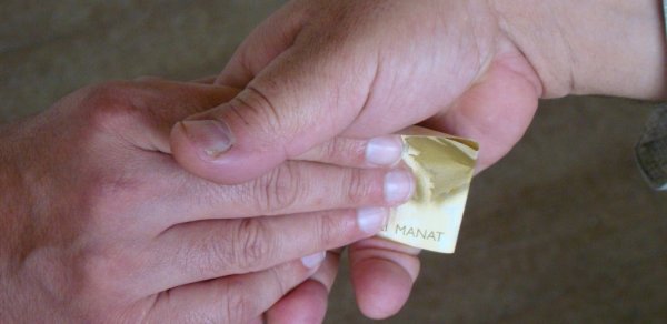 Azərbaycanda rüşvət alan direktorlar işdən qovuldu