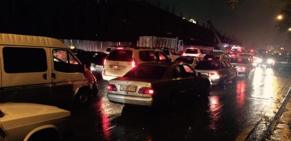 Bakıda hərəkət dayandı - FOTOLAR