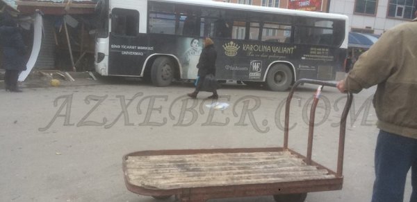 Bakıda sükan arxasında yatan sürücü bazara girdi -  FOTO 