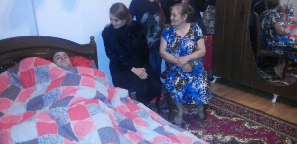 Qənirə Paşayeva bədəni çürüyən hərbiçini ziyarət etdi -  FOTO 