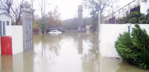 Lənkəran sel sularının altında qalıb - FOTO