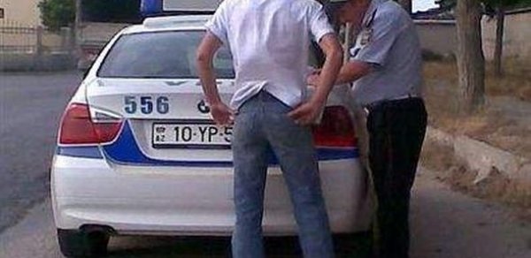 Bakıda yol polisi və sürücü bir-birini təhqir etdilər