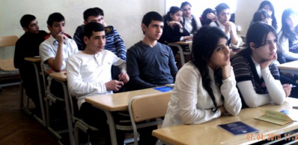 Bakının qalmaqallı məktəbində daha bir insident