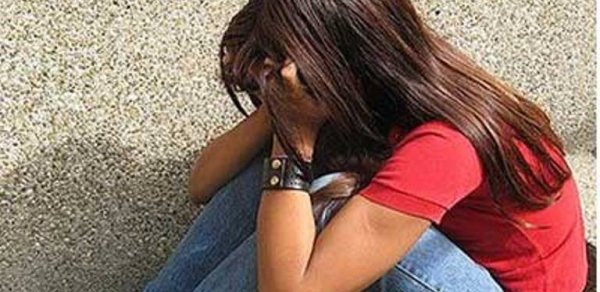 Azərbaycanda 16 yaşlı qız hündür qülləyə çıxaraq intihara cəhd etdi