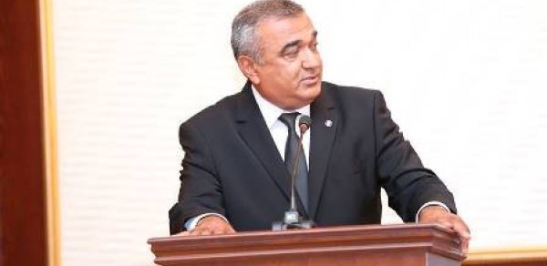 Məcburi köçkünlər icra başçısını döydülər