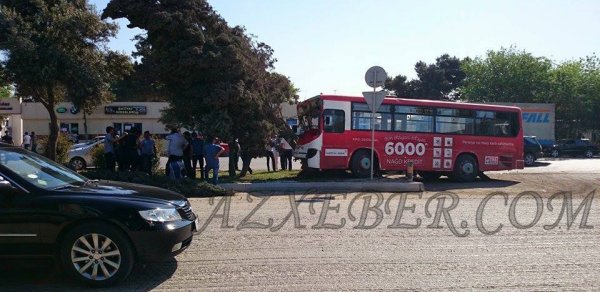Bakıda sərnişin avtobusu qəzaya uğradı – FOTOLAR