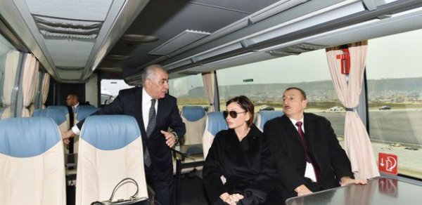 Prezident və xanımı Bayraq Meydanında – FOTOLAR