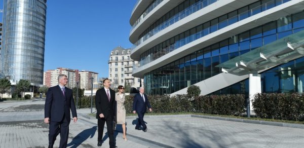 Prezident xanımı ilə Ağ şəhərdə – FOTOLAR