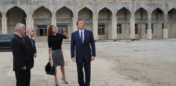 Prezident və xanımı məsciddə oldu
