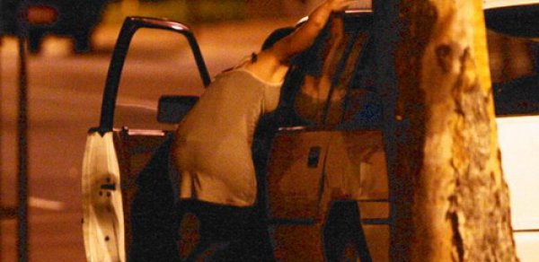 Bakıda “polis” qadını fahişəliklə şantaj etdi