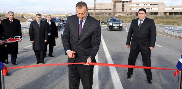 İlham Əliyev Dövlət Neft Fondunun yeni binasının açılışında