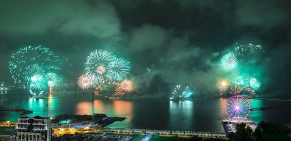 Bakı 2015-ci ili möhtəşəm atəşfəşanlıqla qarşıladı - FOTOLAR