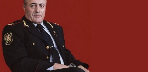 Prezident tıxaca düşdü- General cəzalandırıldı