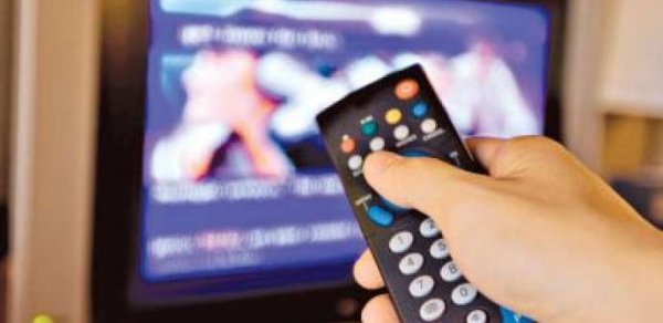 Azərbaycanda uşaq televizorun altında qalıb öldü