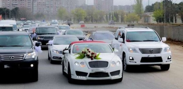 Bakı yollarında hərəkəti iflic edən "toy karvanları"