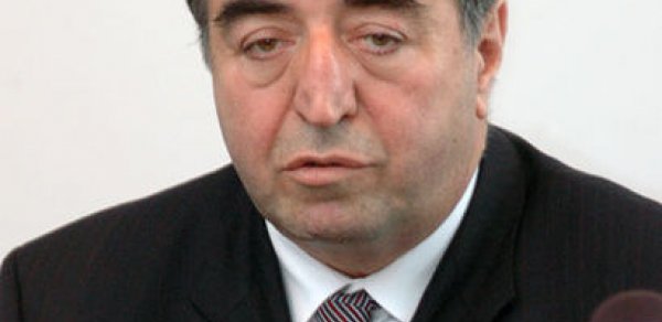 Əhməd Əhmədzadəyə “Şöhrət” ordeni verildi