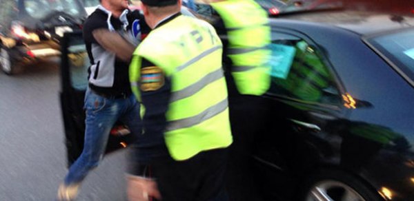 Bakıda sürücü yol polisinə hücum etdi