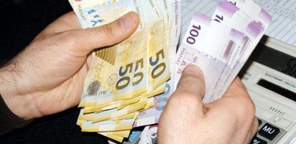 Bakıda tələbə dövlət imtahanından keçmək üçün 2500 manat pul verdi
