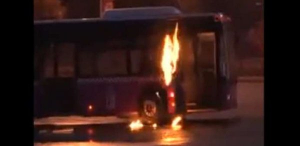 Bakıda sərnişin avtobusu yandı