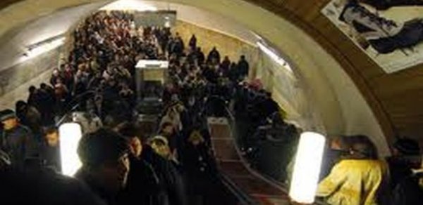Bakıda metronun eskalatoru qırılıdı