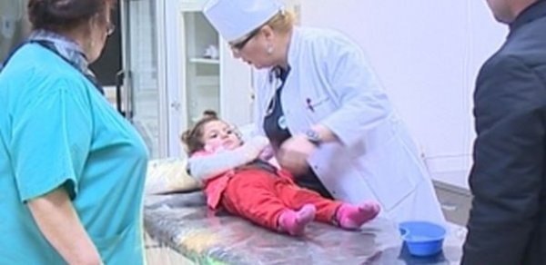 Bakıda uşağın əli ətçəkən maşında qaldı – FOTO- VİDEO