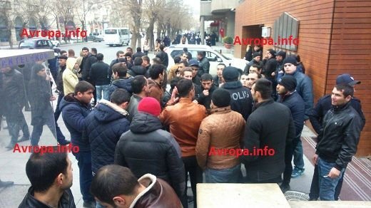 Bakıda nazirlik qarşısında aksiya keçirildi -  FOTOLAR