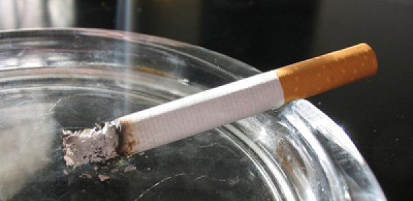 Azərbaycanda siqaret çəkənlərə yeni qadağa