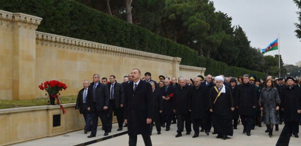 İlham Əliyev Şəhidlər Xiyabanını ziyarət etdi