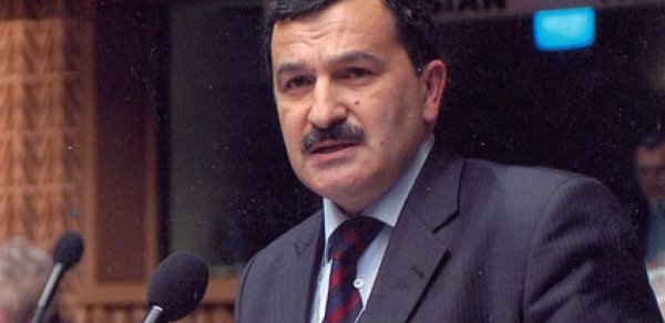 “Valideynlər düz edib məktəb direktorunun işdən çıxarılmasını tələb ediblər” – Aydın Mirzəzadə