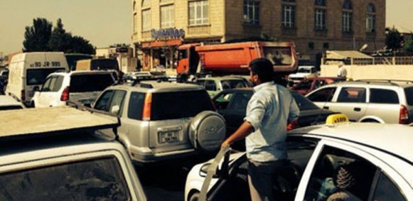 Bakıda yol polisi sürücünü döydü