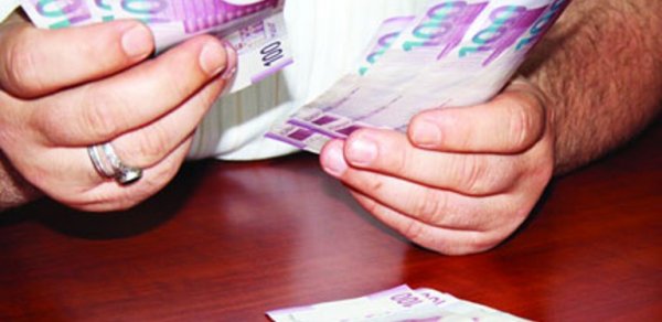 Nazirlik həbsdən azad olanlara pul ödədi