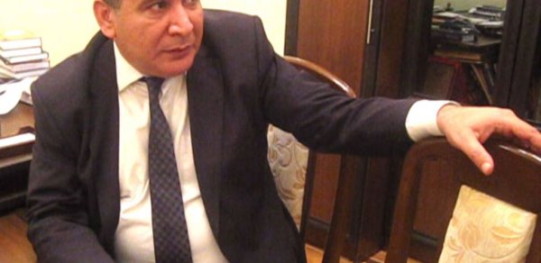 "O, atasının yas pulunu arağa xərclədi"