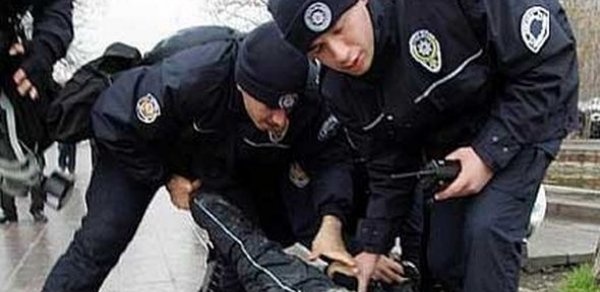 Azərbaycanlı türk polisini xilas etdi