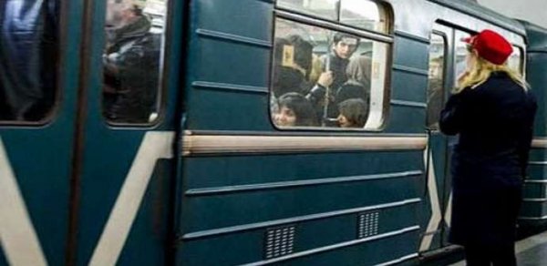 Bakı metrosunda qadın hər kəsi qorxuya saldı
