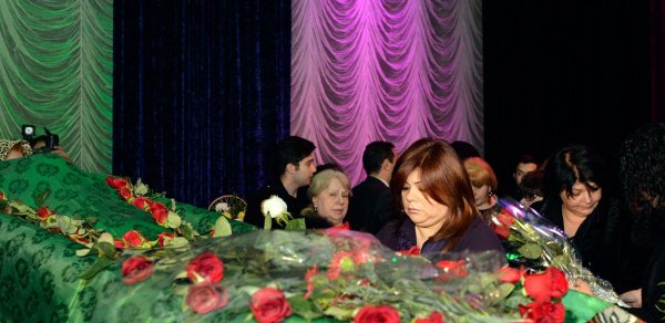 Vaqif Səmədoğlu Səməd Vurğunun məzarı yaxınlığında dəfn olundu – FOTOLAR