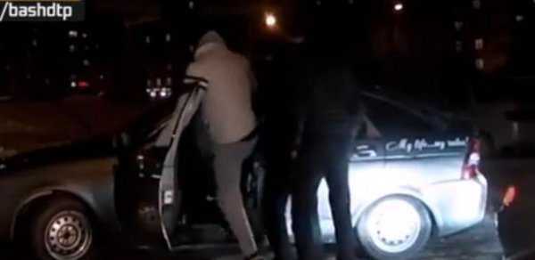 Rusiyada bir qrup kişi azərbaycanlını döydü – VİDEO