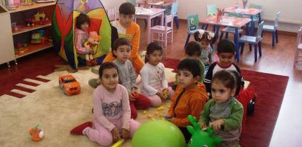 Uşağı diri-diri gömən bağça