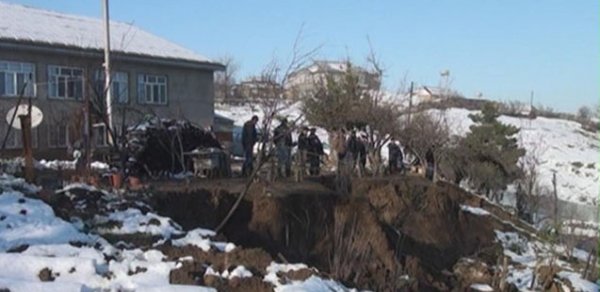 Masallıda torpaq sürüşməsi-  FOTOLAR