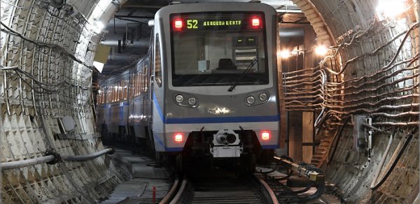 Bakı metrosunda reklamlar bərpa olunur, ticarət köşkləri yox...