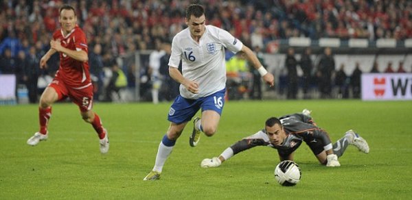 Millinin futbolçusu məktəbli qızla intim əlaqəyə görə tutuldu - FOTO