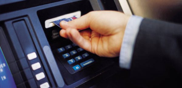Müştəri Azərbaycan Beynəlxalq Bankını hesabından artıq pul çıxarmaqda ittiham edir – FOTOLAR
