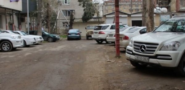 Bakının uşaq meydançalarını kimlər işğal edir? - VİDEO